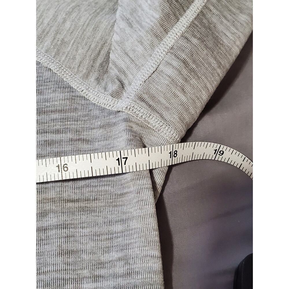 New Balance Women’s Athletic Pullover Hoodie Size M Gray Lightweight Stretch - Picture 2 of 13